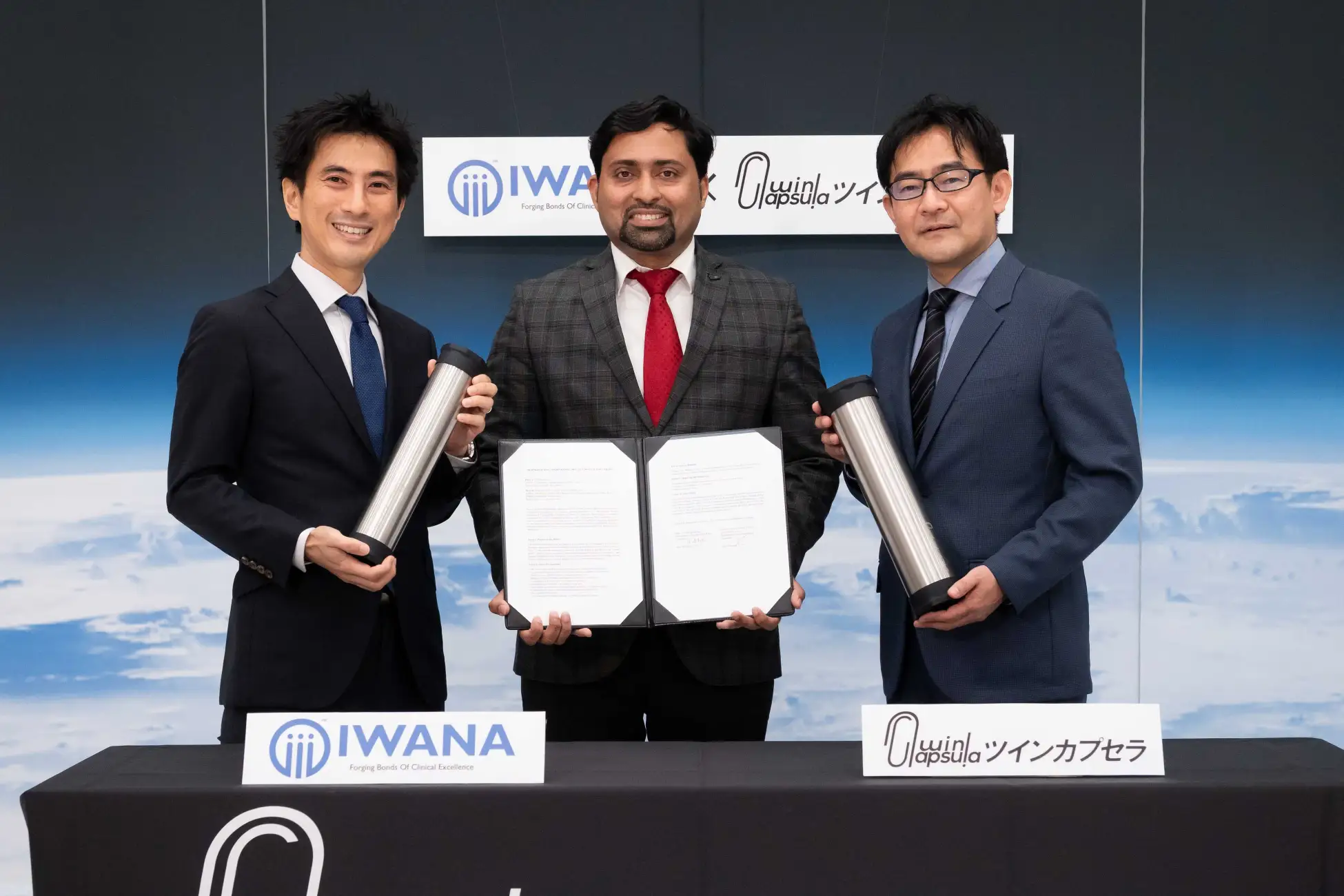 写真:インドのIWANA Consultancy Solutions社とのMoUに署名の写真